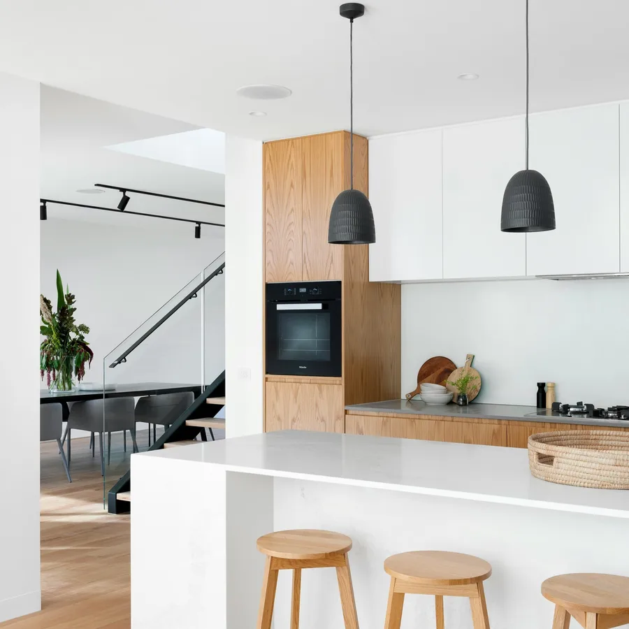 Bright, freshly cleaned modern kitchen